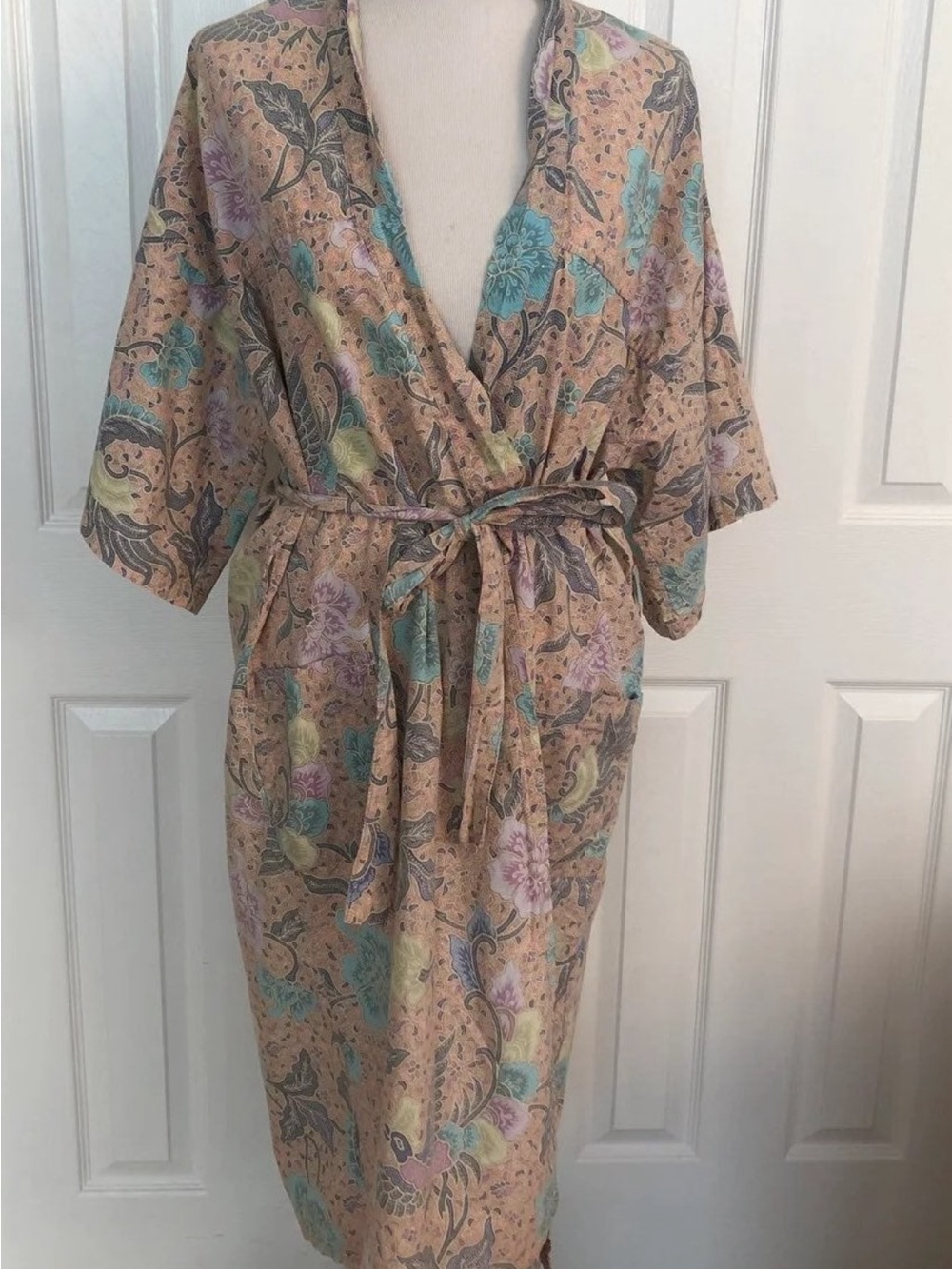 Pier One Women’s Floral Kimono Robe - Beige with Pastel Floral Print Vintage